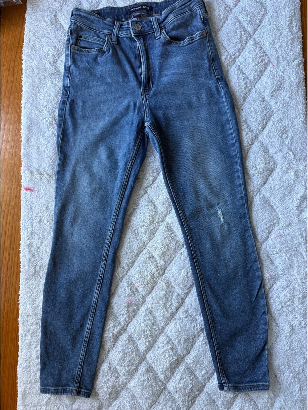 Calvin Klein Jeans Women's Skinny Denim Jeans Size 6X28 with Distressed Detail